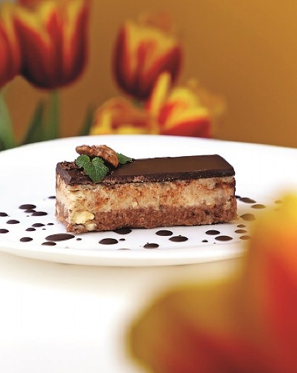 BRZ I PREUKUSAN SLATKIŠ Napravite kolač sa orasima i kakaom, za čas stiže na sto