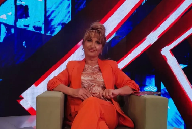 MAMA DŽEHVA U OGROMNIM PLATFORMAMA ZATRESLA ZADNJICOM! Društvene mreže gore zbog ovog snimka (VIDEO)