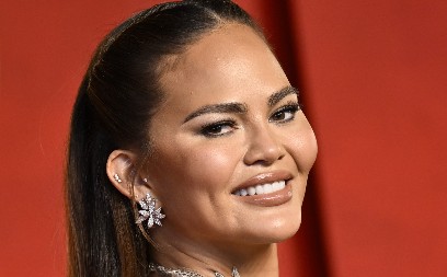 KRISI TAJGEN GOLA U KADI, I TO NIJE SVE Manekenka šokirala planetu novim fotkama, ljudi ne veruju da je bila spremna na ovo