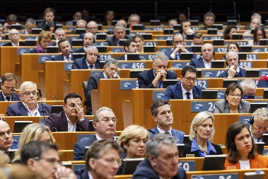 POSLANIK IZ NEMAČKE ZAGRMEO U EP Bajstron: Srbi su ponosan narod, vlast će menjati na izborima a ne spoljno podsticanim nemirima