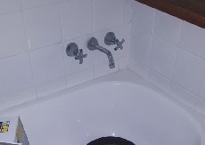 OVAJ ALAT ZA ČIŠĆENJE NAJKORISNIJI U KUPATILU Profesionalna čistačica otkrila da ga najviše koriste bogati ljudi