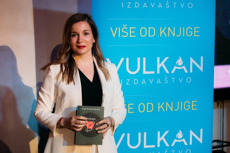 Pred brojnim ljubiteljima domaće literature predstavljena knjiga „Strana B“ Vanje Mandić Maravić