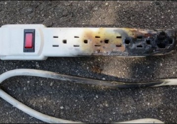 OVE UREĐAJE NI U LUDILU NA UKLJUČUJTE U PRODUŽNI KABL Rizik od požara je OGROMAN