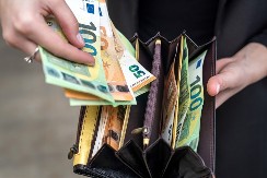 Stiže promena za keš plaćanja: Iznad ovog iznosa moraće lična karta!