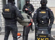 POGLEDAJTE SNIMAK HAPŠENJA OSUMNJIČENOG ZA UBISTVO U SOPOTU Pao ispred štek stana (FOTO/VIDEO)