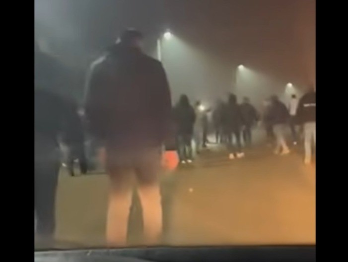 NOVE INFORMACIJE O MASOVNOJ TUČI Kukavice iz Torcide šipkama tukle goloruke delije, pa se SKRIVALI U POTOKU!