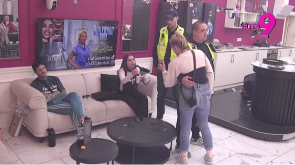 NAJVEĆI ŽENSKI SUKOB U ELITI DOSAD Učesnica nasrnula na cimerku, obezbeđenje je jedva zaustavilo!