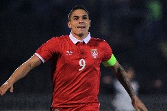 SMEŠI MU SE TRANSFER KARIJERE Nekada igrao za Zvezdu i Partizan, Crnu Goru zamenio Srbijom, a sada klubovir ratuju oko njega