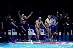 KAKVA PRIČA Uzeo zlato sa "delfinima", a svaki ulazak u bazen za njega je rizik