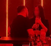 EKSKLUZIVNO! ANĐELA PALA U ZABORAV Gastoz ljubi misterioznu brinetu, uhvatili smo ga u intimnom momentu! (VIDEO)