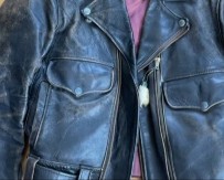 KUPILA POLOVNU KOŽNU JAKNU ZA MALE PARE Ono što je pronašla u džepu je potpuno ŠOKIRALO!