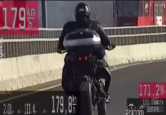 VOZAČ IŠAO 180 NA SAT PO MOSTU NA ADI Pogledajte stravičan snimak nasilničke vožnje (VIDEO)