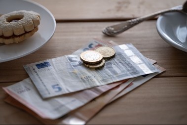 FOTOGRAFIJA RAČUNA IZ RESTORANA ŠOKIRALA SVE Momak nije ostavio bakšiš, izrevoltirani konobar uradio OVO (FOTO)