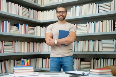  ŠOK U BIBLIOTECI Vratio knjigu koju su njegovi roditelji pozajmili pre 36 godina - ovakvu reakciju nije očekivao