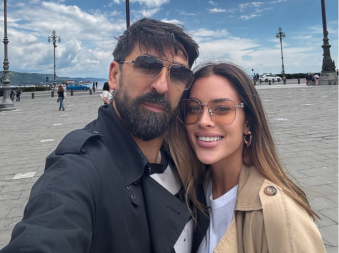 MINA I LOLA IZAŠLE IZ PORODILIŠTA Ognjen Amidžić nije došao po njih, evo ko je poneo nosiljku!