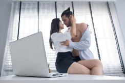 ŠVALERACIJA NA POSLU POSTALA SVAKODNEVNICA Zaposlena se SPANĐALA sa kolegom, pa dobila POLNU BOLEST