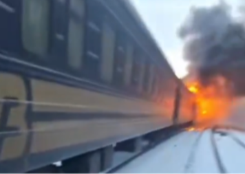 BEBA SPAŠENA IZ VOZA KOJI SU POGODILI RUSI! Najmanje 4 osobe izgubile život(VIDEO) 