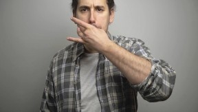 Zviždiš po kući? Naši stari su strogo branili! Kažu da tako dozivaš maler i prazniš novčanik!