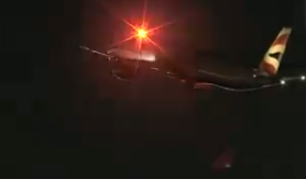 AVIONU OTPAO TOČAK U VAZDUHU, SNIMLJENE VARNICE: Incident tokom poletanja u Las Vegasu (VIDEO)