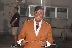 ZORAN PEJIĆ PEJA POKAZAO MIŠIĆE U SEDMOJ DECENIJI Žene padaju u nesvest na ovaj prizor! (FOTO)