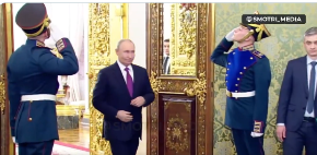 TRENUTAK KOJI JE OBIŠAO SVET: Pogledajte kako je Putin ušao u salu (VIDEO)