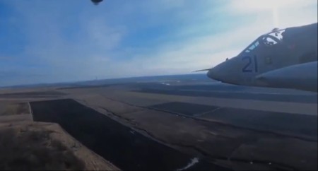 TRENUTAK UNIŠTENJA SU-25 Iskusni pilot nije imao šansu (VIDEO)