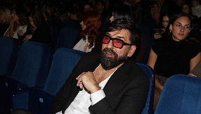 CELA ESTRADA NA PROSLAVI KOD AMIDŽIĆA Poznati pevač na poklon doneo kosilicu!