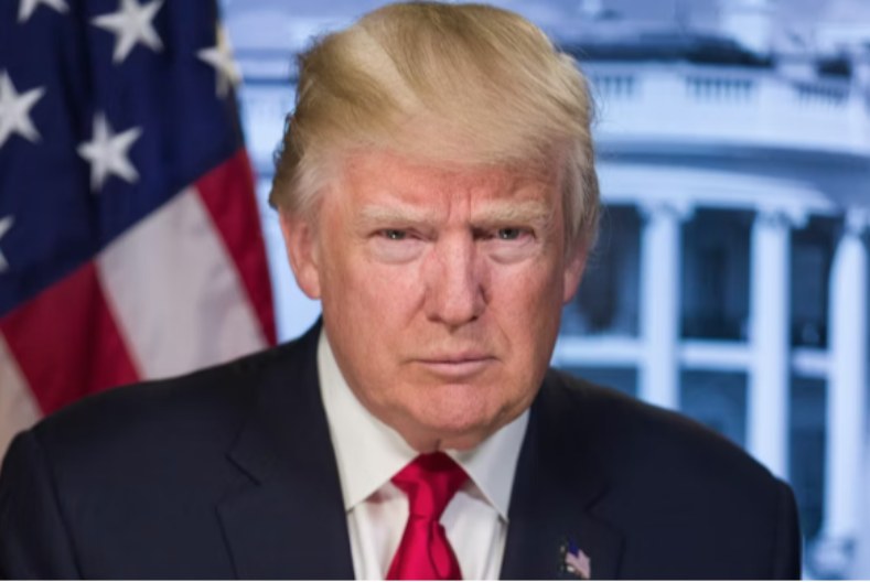 Novac stiže na račune - Tramp deli milijarde