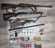 PRONAĐENE TRI PUŠKE, PIŠTOLJ I 390 METAKA Krivična prijava protiv muškarca (83) iz okoline Bačke Palanke