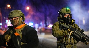 TRAMPOVI PANDURI NASTAVLJAJU PO SVOM "Ili nam dajte migrante ili dolazimo po njih!"