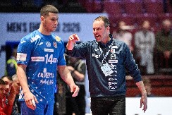 SELEKTOR HRVATSKE POBESNEO "Ubacili su nas u autobus kao piliće, ovo je šokantno i skandalozno"