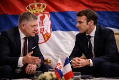 FICO U LICE MAKRONU: EU se nepravedno odnosi prema Srbiji