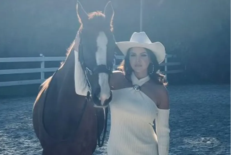 PORODILA SE PRE 8 MESECI, SADA BLISTA U BELOM Pevačica saopštila lepe vesti 