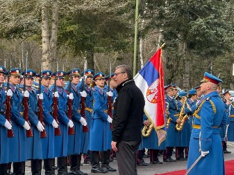 VUČIĆ U DOMU GARDE NA TOPČIDERU! Garda svečano dočekala predsednika, sledi referisanje