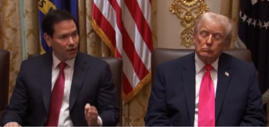 TRAMP ZASPAO TOKOM SASTANKA? Više puta zatvarao oči, evo šta kaže (VIDEO)