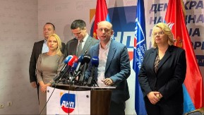 SRBI NAPUSTILI SPAJIĆEVU VLADU Čast i obraz važniji od fotelja