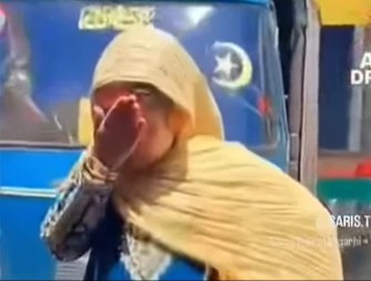 Zbog snimka TRUDNE DEVOJČICE (10) ceo svet KLJUČA OD BESA: Plače za svojim mužem od 60 godina i ljudi ne veruju šta vide