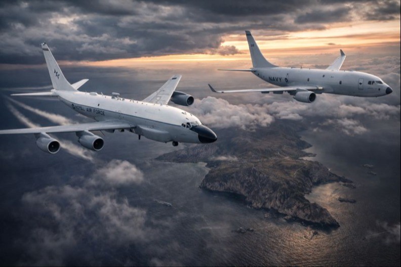 NATO DEMONSTRIRA SILU: Britanski avion preleteo Krim, američki patrolira Crnim morem