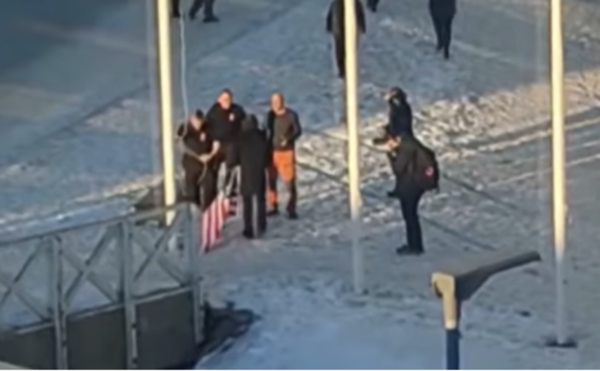 SKANDAL TRESE GRENLAND! Muškarac podigao zastavu SAD, policija hitno reagovala (VIDEO)