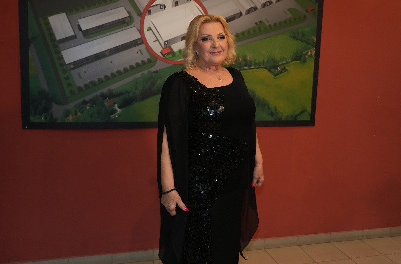 GODINE JOJ NE MOGU NIŠTA Snežana Đurišić pokazala lice bez šminke, zadala domaći mlađim koleginicama! (FOTO)