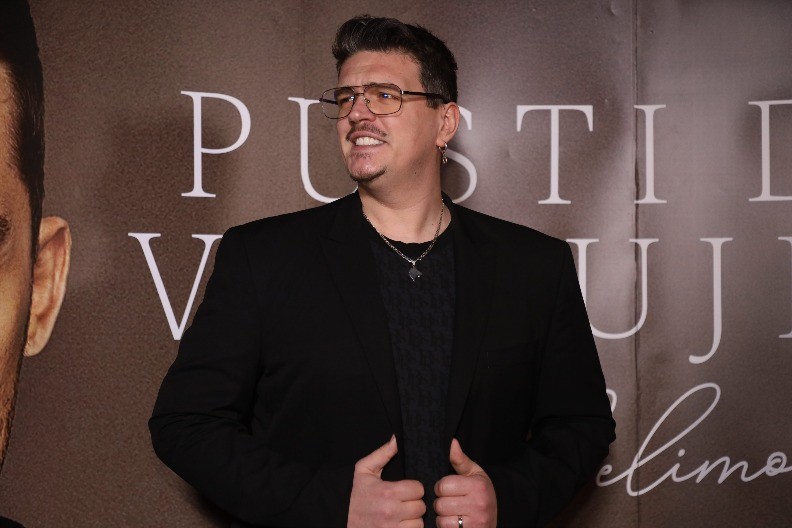 "STALNO PLAČEM, BIO SAM MNOGO LOŠE" Naš pevač doživeo psihički pad, progovorio o najtežem periodu u životu