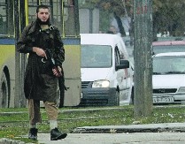  NOVA OPTUŽNICA ZA TERORISTU Ranije pucao na ambasadu, sada napada čuvare u zatvoru