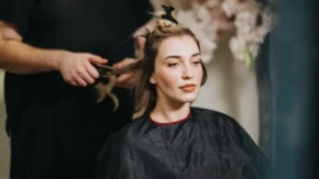 Vizuelno podiže jagodice i izdužuje vrat: Beograđanke manično traže ovu frizuru!