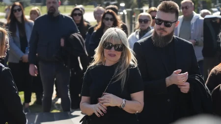 "Zapušteno je, ćerka je plakala" Evo u kakvom je stanju grob Saše Popovića danas