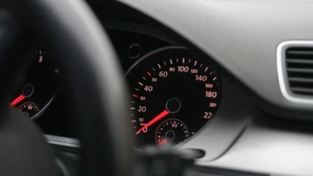 Mnogi vozači ovo rade pogrešno! Brzina od 90 km/h nije najekonomičnija, evo pri kojoj automobil troši manje goriva