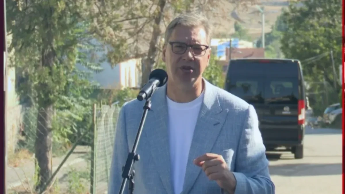 Da penzioneri imaju veće penzije, da radnici imaju veće plate... Vučić: Izbori 25. oktobra presudni