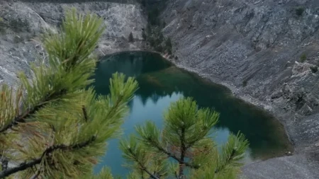 Tirkizni dragulj Zapadne Srbije: Tavničko jezero kod Zlatibora krasi neverovatna lepota, samo retki do njega dolaze