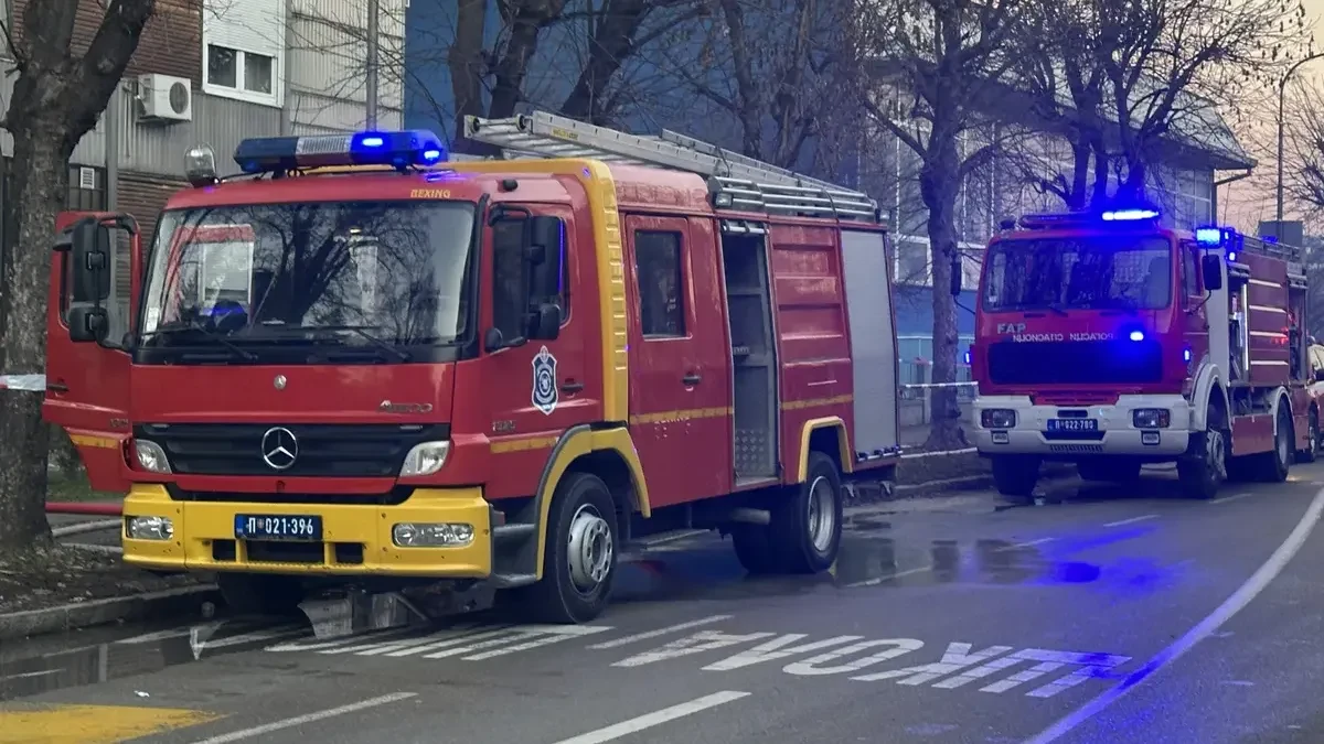 Nepokretni muškarac ostao zarobljen u požaru kod Mladenovca: Lekari mu se bore za život