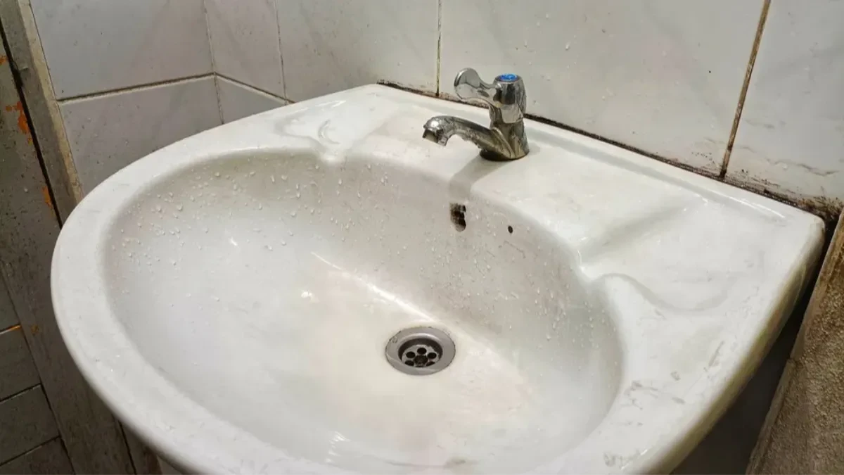 Niko i ne primećuje ovu stvar na lavabou, a korisnija je nego što možete da zamislite