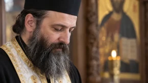 Ovih 8 stvari morate imati u kući kada dođe sveštenik da osvešta vodicu za slavu! Običaj je veoma bitan, evo i zašto